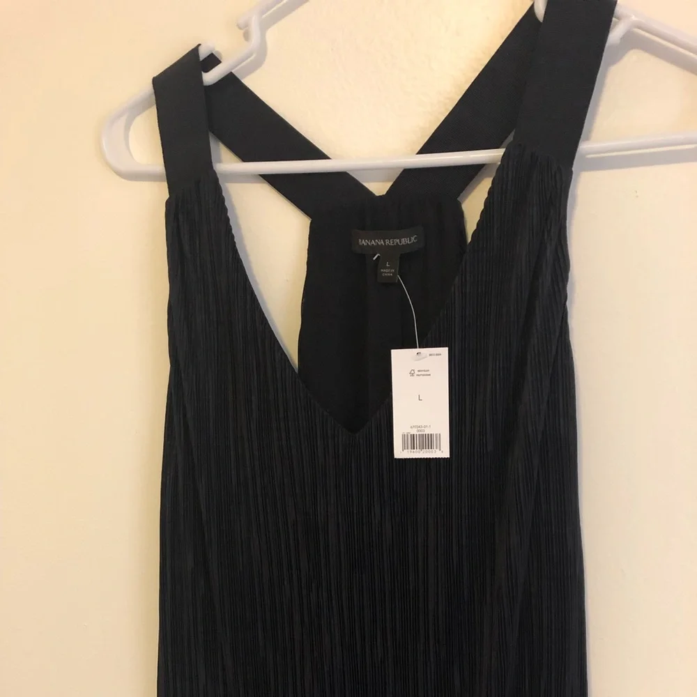 NWT v-neck Banana Republic Black tank size large - Picture 1 of 5